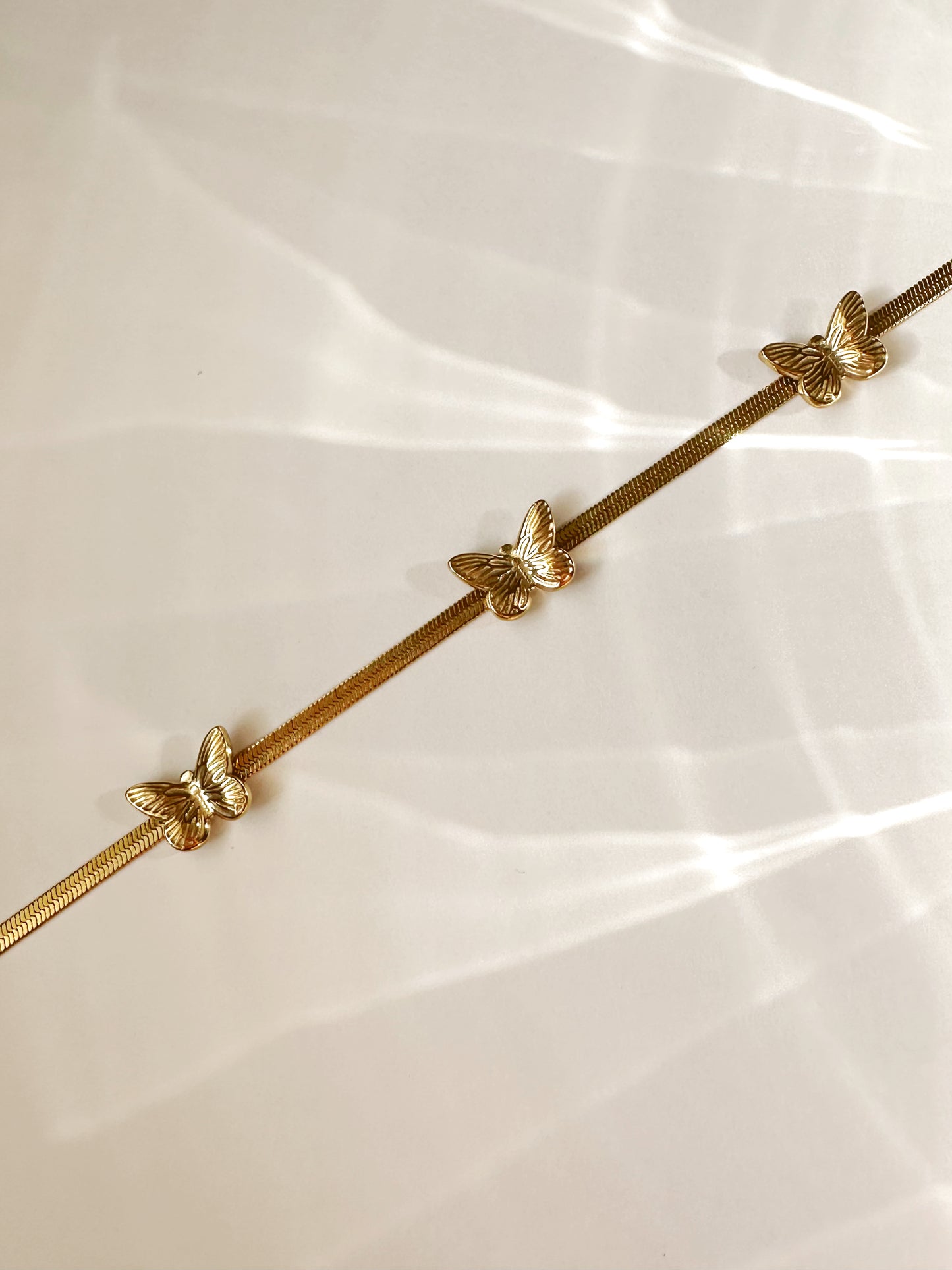 FLUTTER NECKLACE