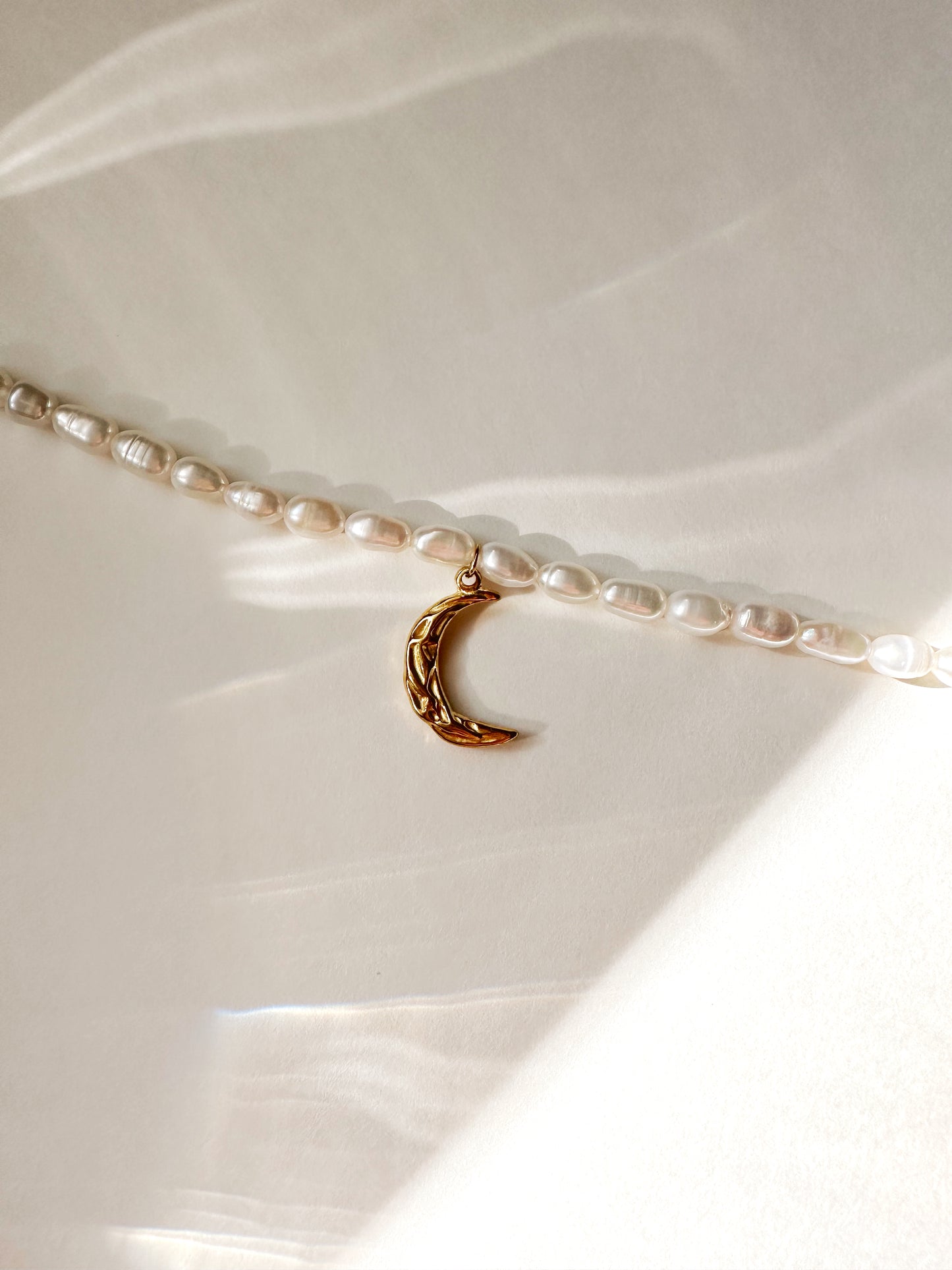 MOONLIT PEARL NECKLACE
