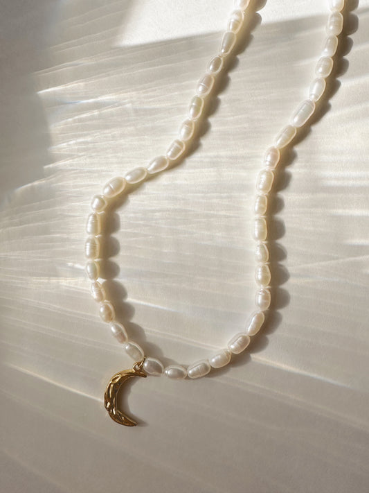 MOONLIT PEARL NECKLACE