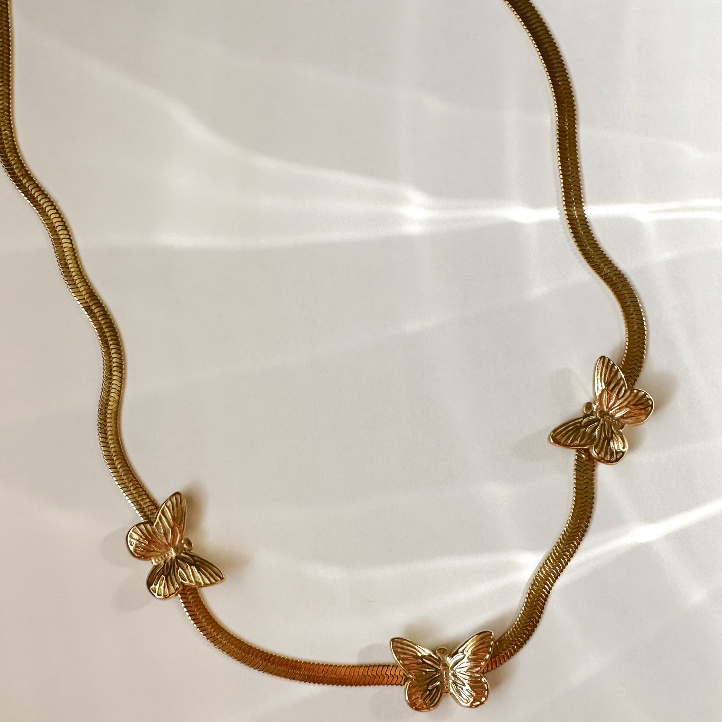 FLUTTER NECKLACE